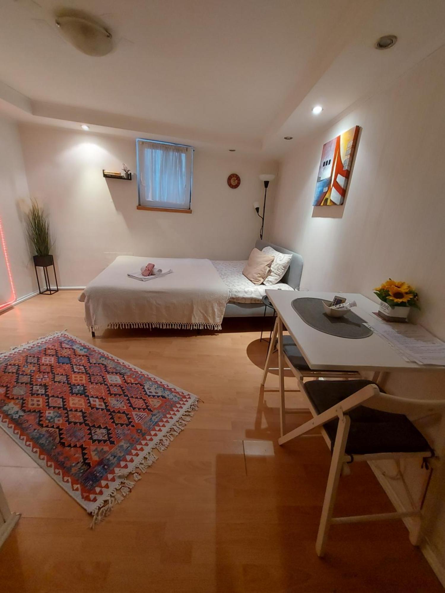 Glorry M Apartamento Belgrado Exterior foto